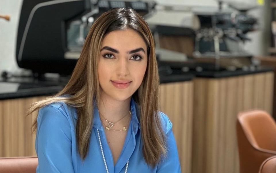 Maryam Tabatabaei, SCA Coffee Sustainability Program trainer, in a Dubai coffee bar